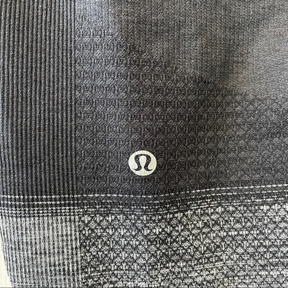 Lululemon Seamlessly Stree Crop leggings 6 - Picture 9 of 9